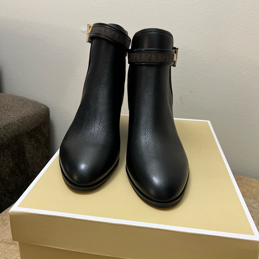 MICHAEL KORS BRITTON BOOTIE